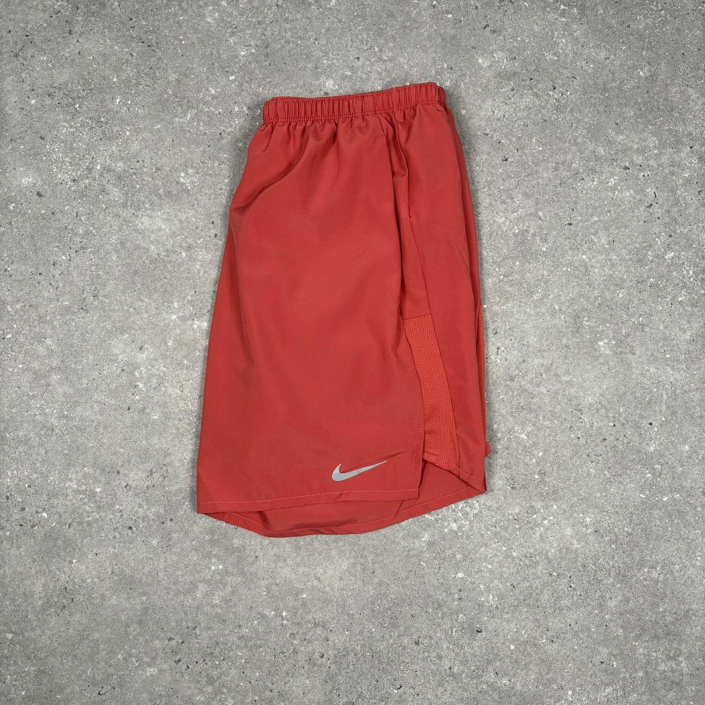 NIKE SHORTS - RED